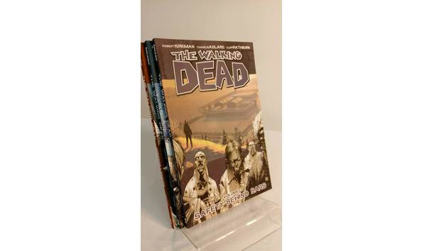 Big image 201708comic004 the walking dead comics   volumes 1 5 1121201439c