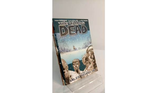 Big image 201708comic004 the walking dead comics   volumes 1 5 1121201439b