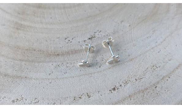 Big image cross studs   3