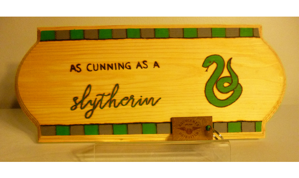 Big image 201911decor002   hp slytherin wood sign and keyhchain