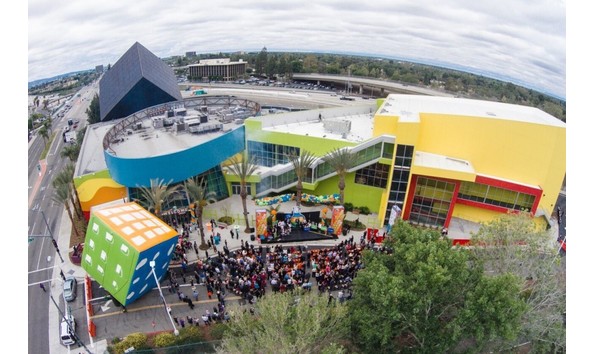 Big image discvoery cube