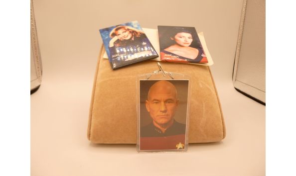 Big image 201812jwy001 startrek picarddeannacrusher 1  2 