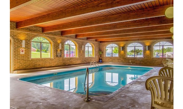 Big image comfort inn pool
