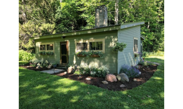 Big image cabin front1