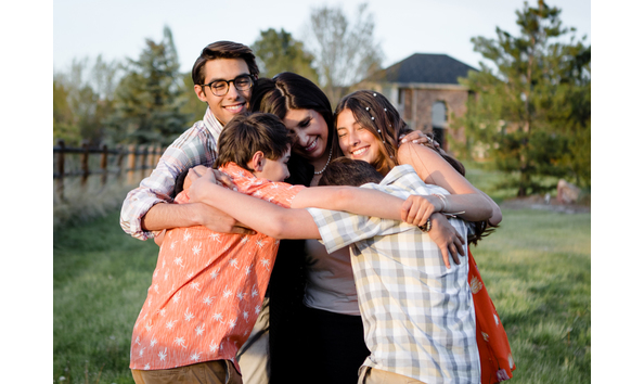 Big image family hug lucy tuck photography