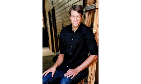 Big image 2bboulderseniorportrait 470x705