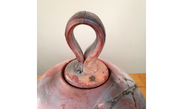 Big image lidded vessel 3