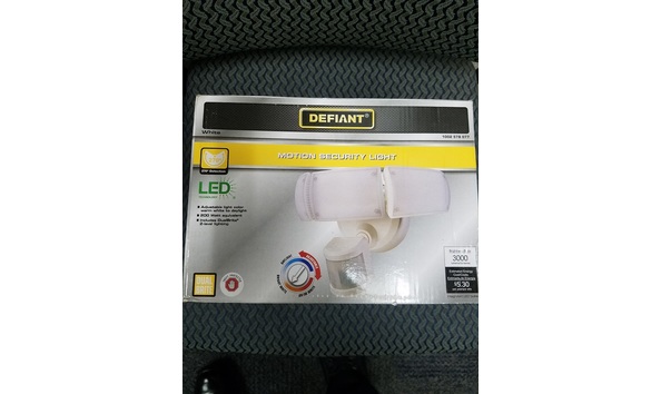 Big image 2021 auction 15 defiant motion security light