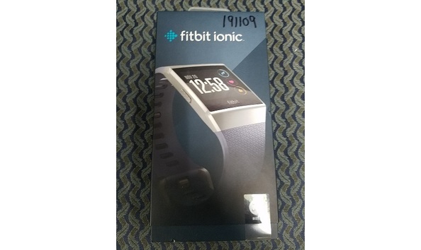 Big image 2021 auction 19 fitbit ionic