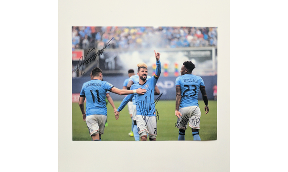 Big image david villa signed picture 1