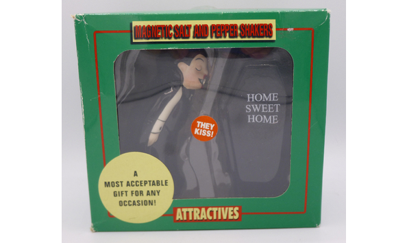 Big image 201810hware022   salt   pepper vampire and coffin