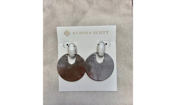 Big image kendra scott earrings close up