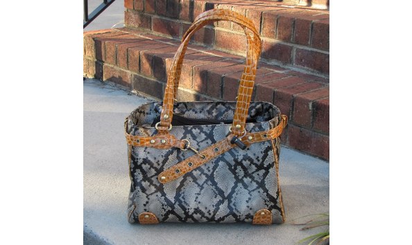 Big image faux snakeskin carry bag 1