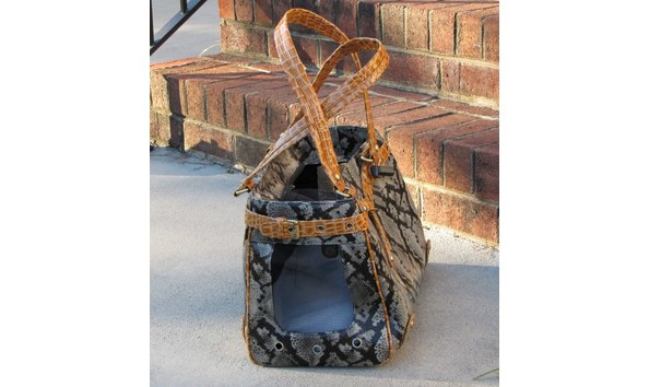 Big image faux snakeskin carry bag 2