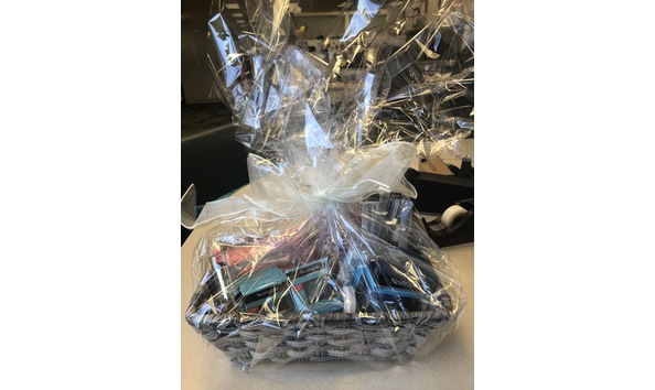 Big image f 24 25 12846824 jsay5jsc neutrogena gift basket