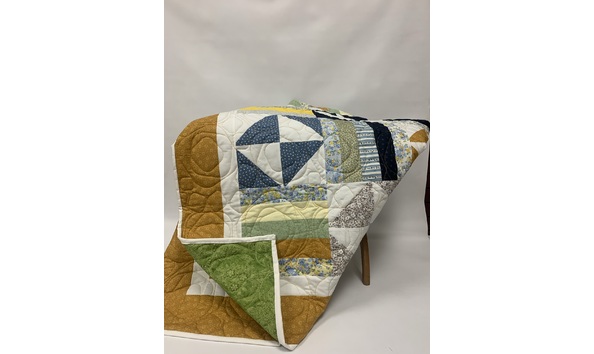 Big image mustard green quilt