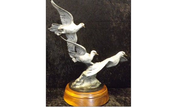 Big image wings of peace