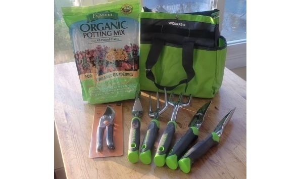 Big image gardening caddy contents 2 381x354