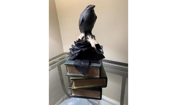 Big image 202111decor001   raven on spellbooks statue 2 1 