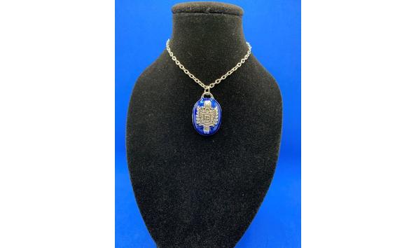 Big image 202110jwy028 necklace damons crest 3