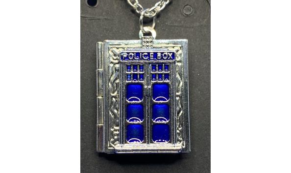 Big image 202110jwy030 necklace tardis locket 1