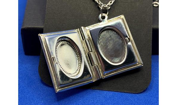 Big image 202110jwy030 necklace tardis locket 2