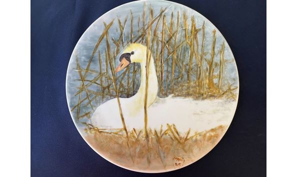 Big image plate swan hand painted
