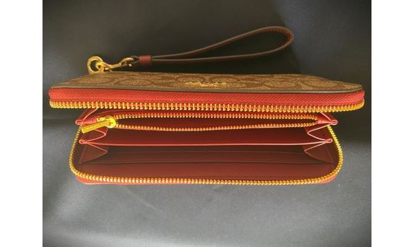 Big image coach clutch inside 2