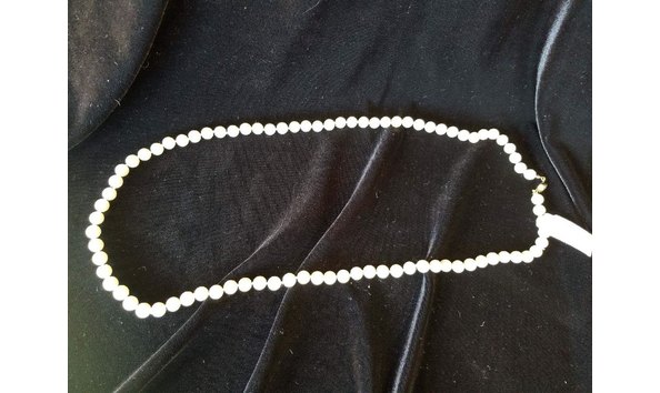 Big image pearls for date night