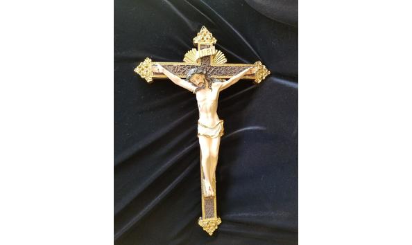Big image crucifix live auction