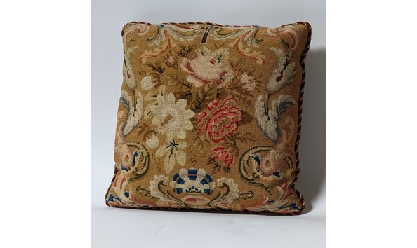 Big image roberts  markham   pillows 5