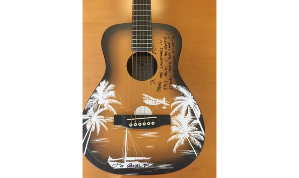 Big image guitar 2 close