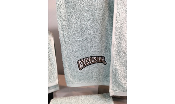 Big image 202205decor008 3   mint green with gold excelsior towel set