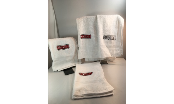 Big image 202205decor009   red excelsior towel set