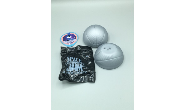 Big image 202206afig004 3   space jam anl batman bugs bunny 1 of 2