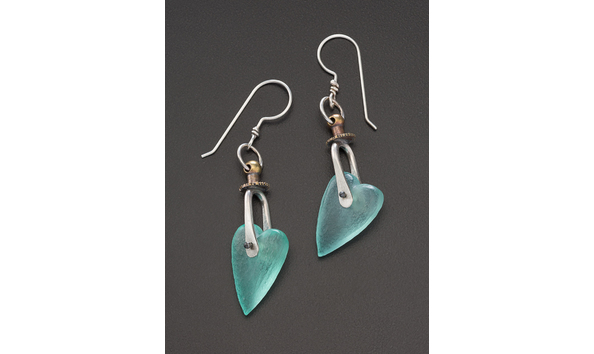 Big image tom mann annie s heart earrings 2