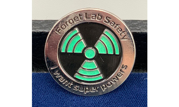 Big image 202208jwy017   forget lab safety pin