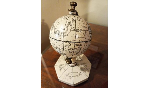 Big image scrimshaw globe 4