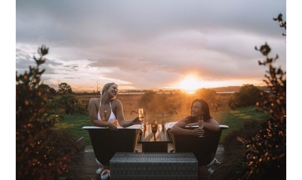 Big image pukehina retreat and lodge bathtubs with champagne