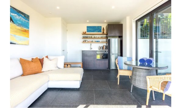 Big image tradewinds apartment living area