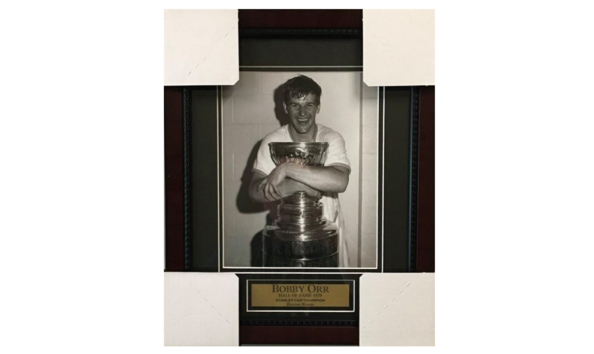 Big image bobby orr w cup