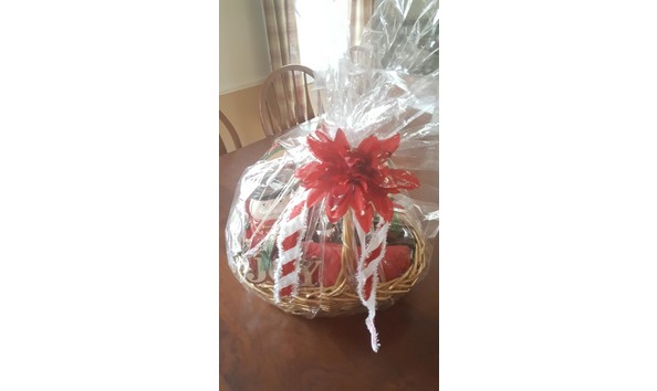 Big image holiday basket  2