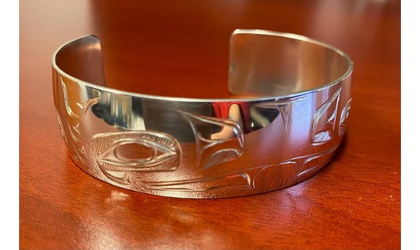 Big image carved silver bracelet 5